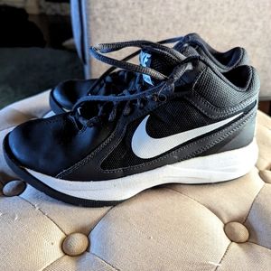 Youth Nike Overplay VIII